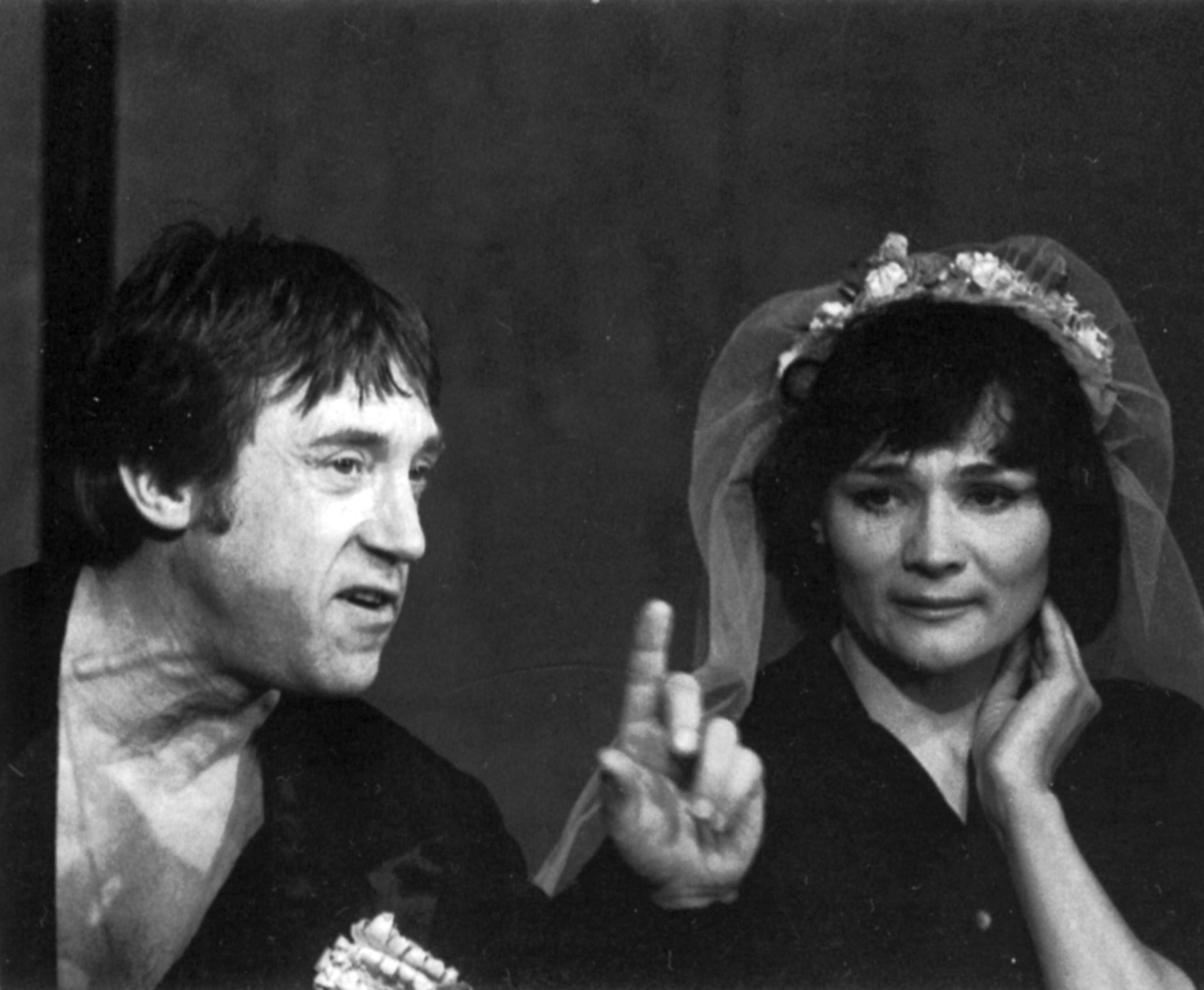1979__029_003__апрель_Добрый_человек_из_Сезуана_Фото___Борис_Ведьмин.jpg
