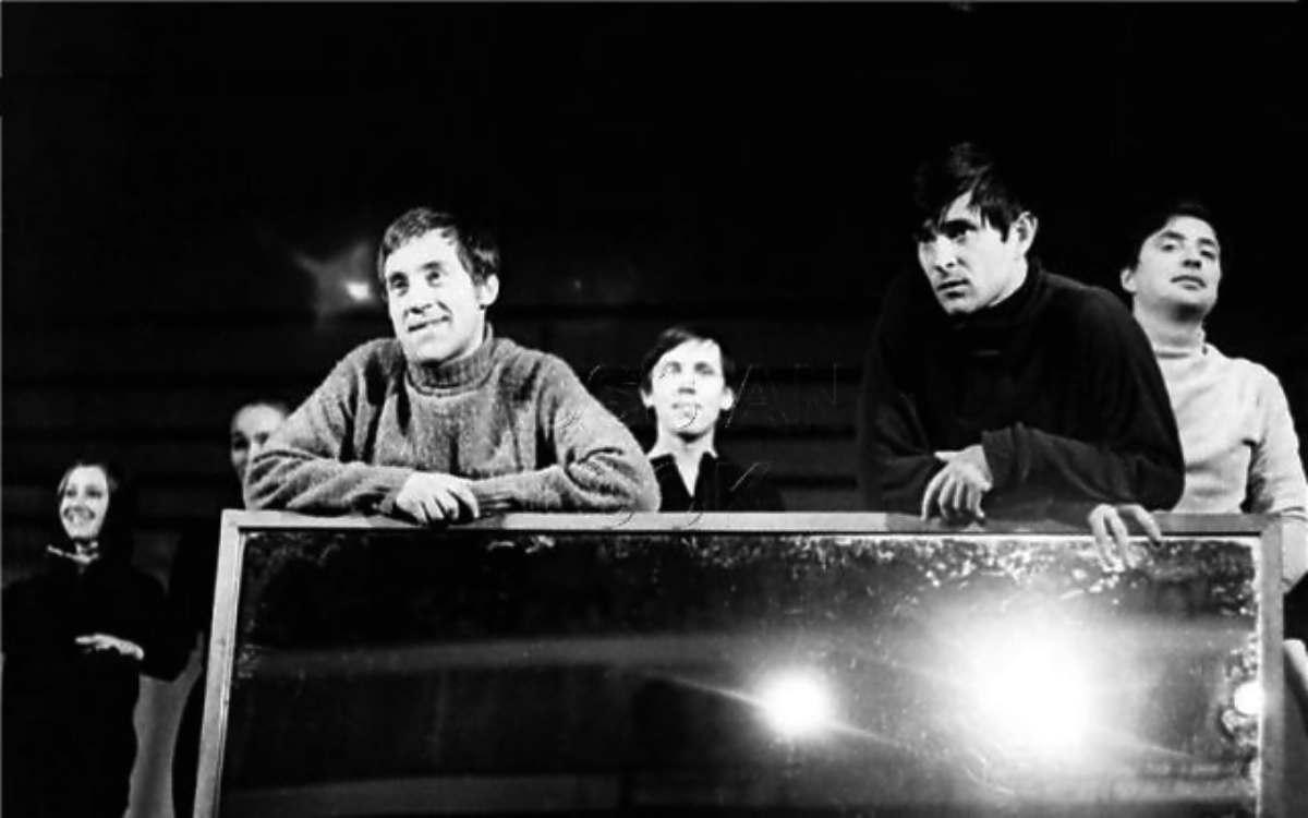 1969__039_004___декабрь_Репетиция_Берегите_ваши_лица__фото_Г._Перьян__3_.jpg