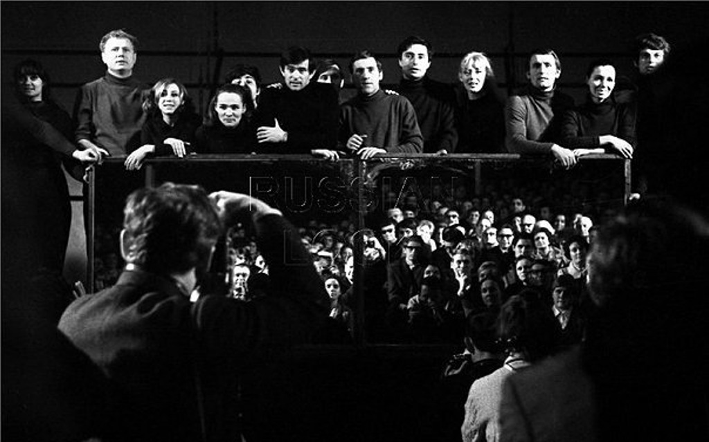 1970__004_003__Берегите_ваши_лица_Фото___Г.Перьян__4_1_.jpg