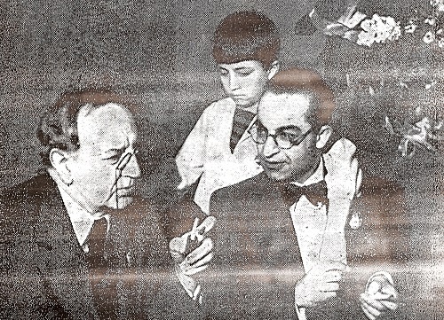 Качалов_С.А.Кочарян_и_его_сын_Левон_1940г.jpg