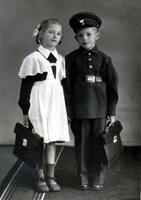 1949_г._в_СССР_вводится_единая_школьная_форма..jpg