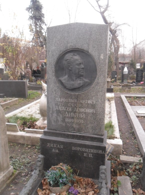 Могила_Алексея_Дикого.jpg