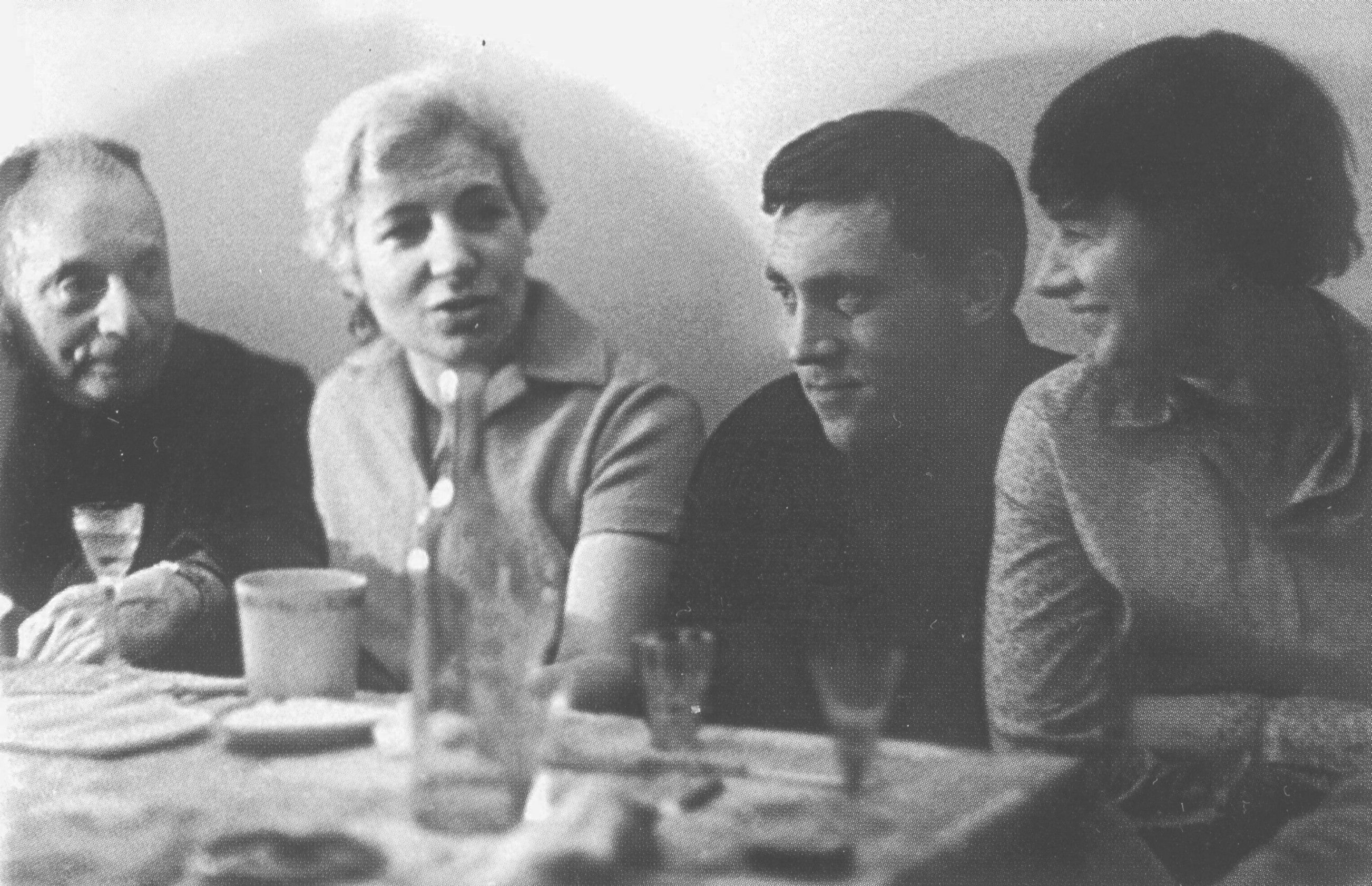1967_у_Вознесенского.jpg