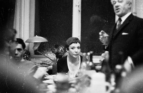 1967__002_012___На_дому_у_Вознесенского_Л.Тёмин_П.Вегин_Ж.Владимирская_С.Кирсанов_Фото___Г.Перьян.jpg
