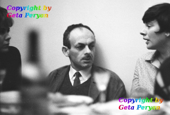 1967__002_012___На_дому_у_Вознесенского_c_Василием_Аксеновым__Фото___Г.Перьян.jpg