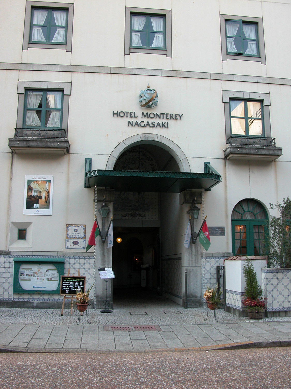 01__Hotel_Monterey_.JPG