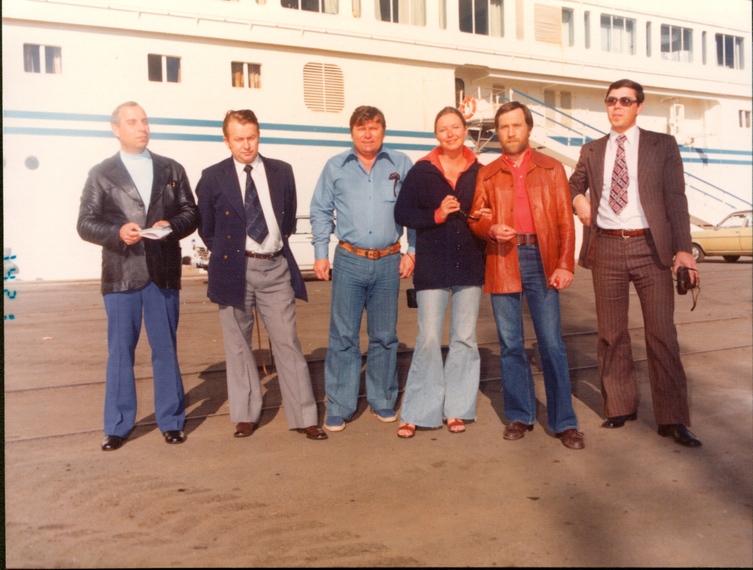 1975__011_001__апрель_слева___капитан_тх_Белоруссии_Феликс_Дашков__3_.jpg